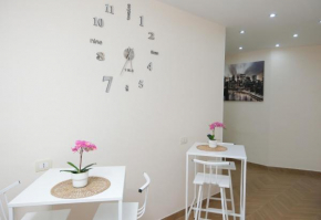 Max Fox Suite